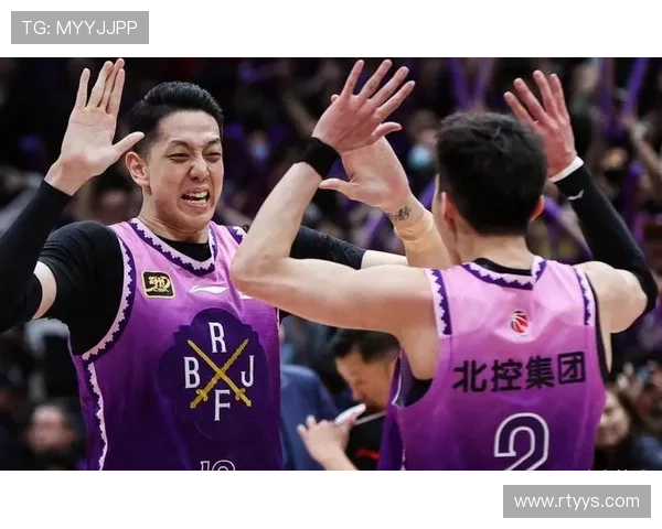 沈梓捷中路防守稳健杰曼后撤三分精准命中助力球队反超